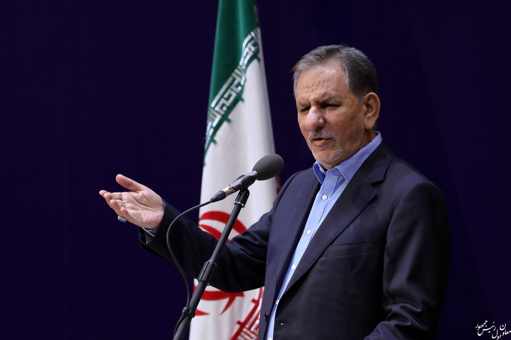 جهانگیری: باید مشخص شود که چگونه یک نفر می‌تواند ۲.۷ میلیارد دلار سوء استفاده کند/ ۷۰۰ میلیارد دلار درآمد نفتی دولت احمدی‌نژاد کجا هزینه شد؟