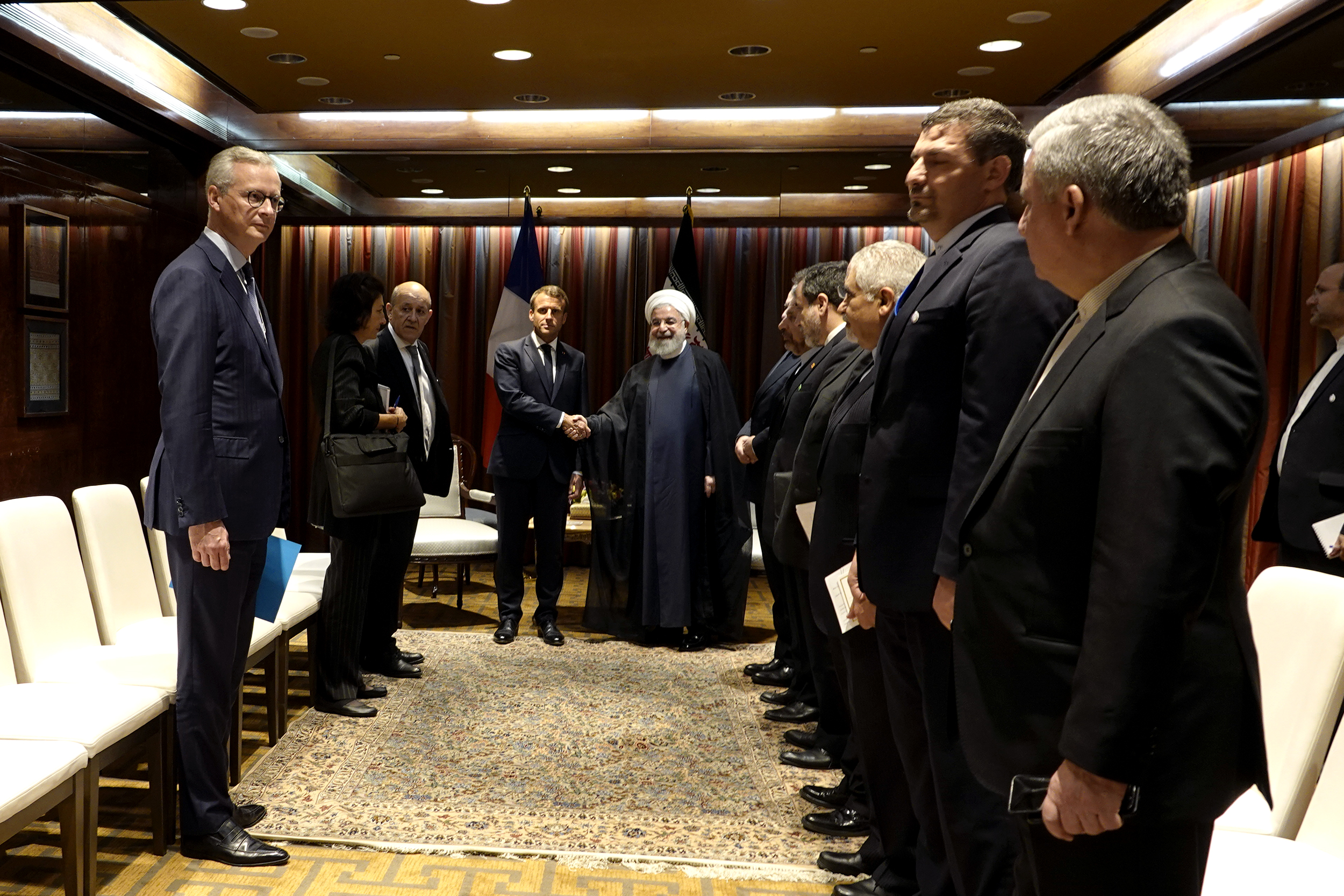 روحانی و مکرون در مورد مهمترین مسائل دوجانبه گفت‌وگو کردند