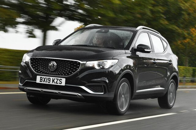 نیسان لیف در برابر ام‌جی زد اس