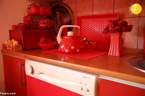 وسواس شدید یک زن به رنگ قرمز