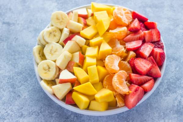سالد میوه و تهیه ی آن سالاد میوه برای کودکان