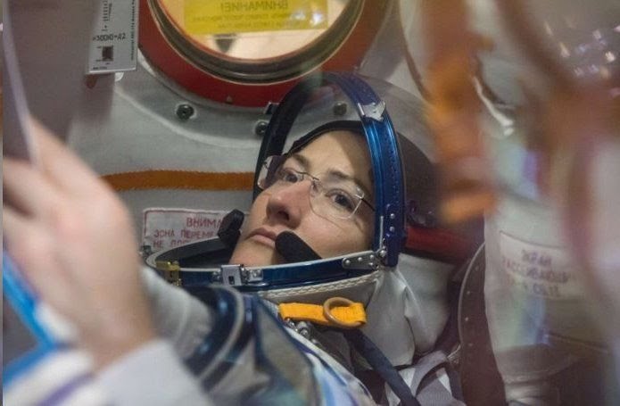 کریستینا کوک در طول ماموریت خود ۵۲۸۴ بار گرد زمین چرخید و ۲۲۳ میلیون کیلومتر مسافت را پیمود