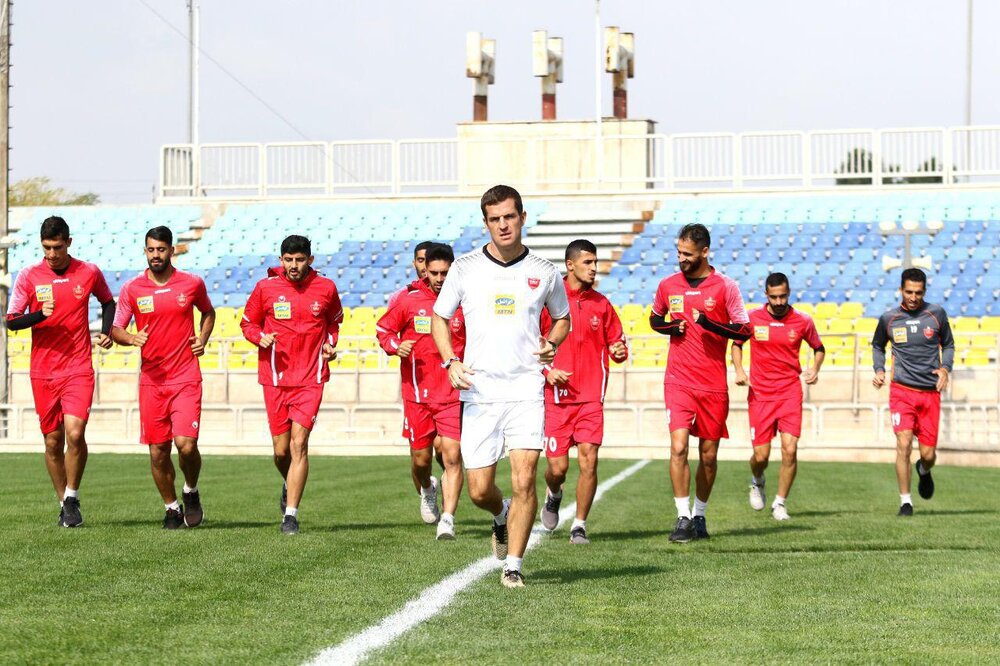 به جای خریدن مسی به فکر زمین تمرین برای استقلال باشید!