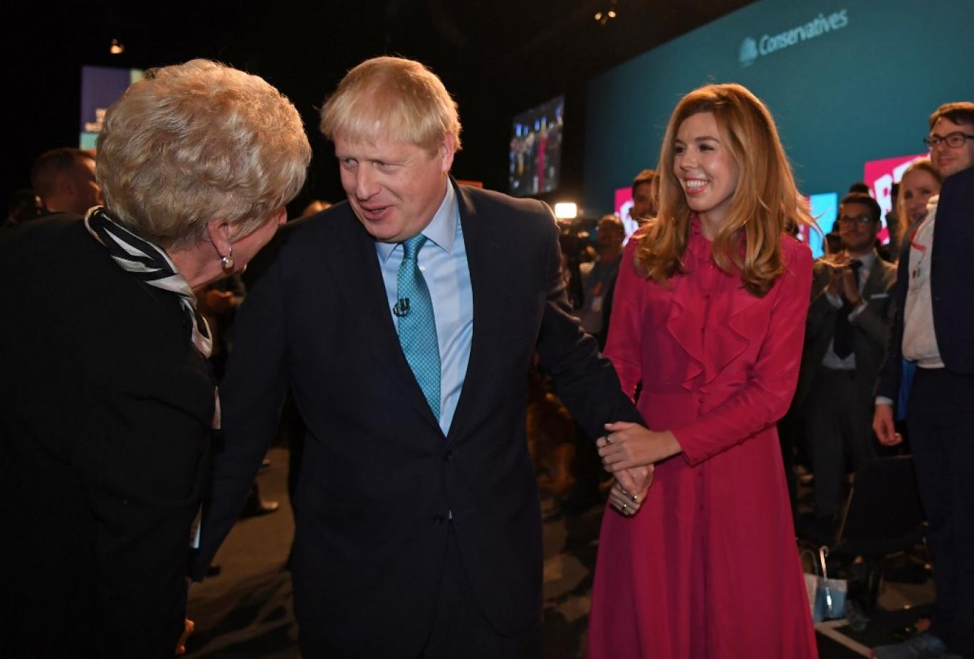 نخست وزیر انگلیس منتظر ششمین فرزند (+عکس)