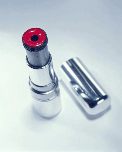 عجیب‌ترین اسلحه‌های دنیا؛ از شکلات انفجاری تا چتر سمی