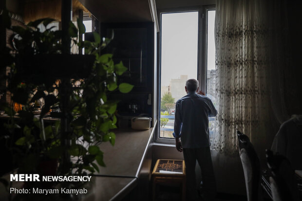 عده زیادی از مردم با ماندن در خانه ، تلاشی جهت سلامتی خود و سایرین داشتند و به بار زحمات کادر درمان اضافه نکردند