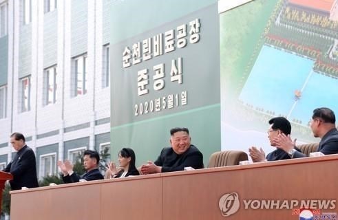 یونهاپ: «اون» در انظار عمومی ظاهر شد