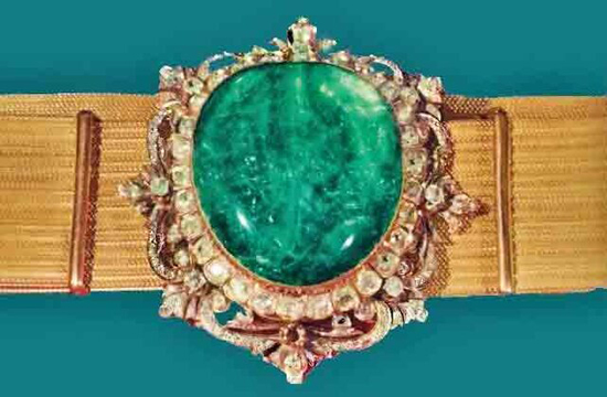 زمین پرزرق‌وبرق ناصرالدین‌شاه