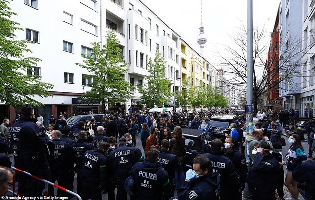 درگیری پلیس با معترضان مخالف قرنطینه در آلمان
