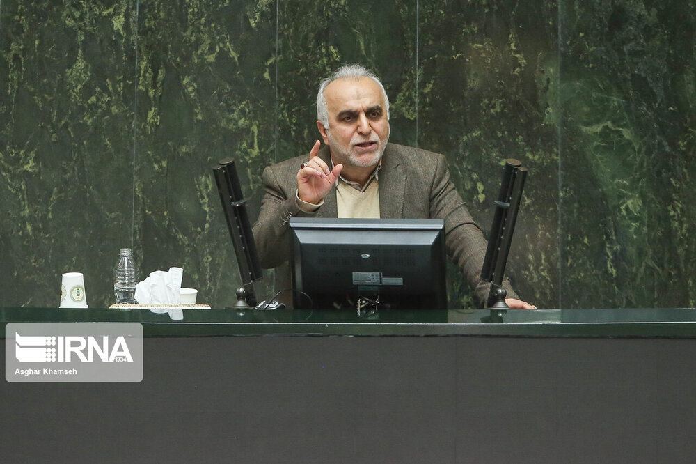 وزرای اقتصاد روحانی و احمدی‌نژاد به‌ هم رسیدند / پیش‌بینی ارزی یک پیک موتوری