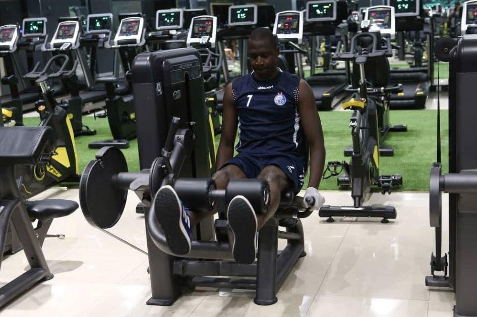 دیاباته مخفیانه تمرین می‌کند