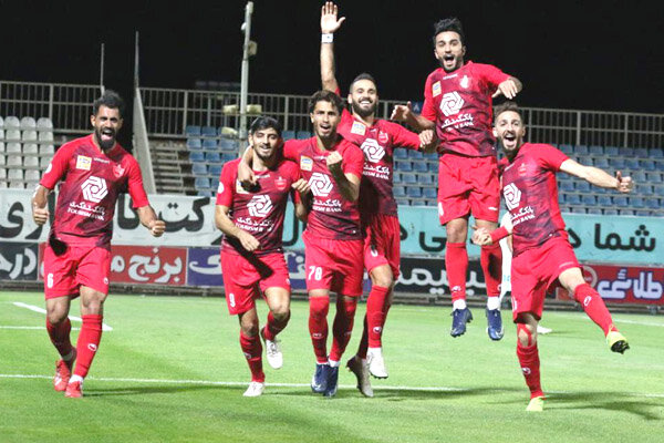 دو پرسپولیسی در تعقیب یک استقلالی