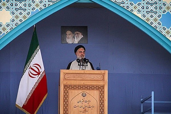 پس لرزه تعرض جنگنده آمریکایی به هواپیمای ایران در تریبون‌های نماز جمعه /دولت احمدی‌نژاد لجبازی کرد /واکنش به هشتگ اعدام نکنید