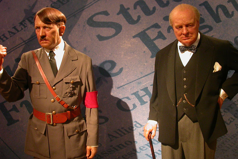 موزه‌ای در برلین که مجسمه ترامپ را راهی سطل زباله کرد