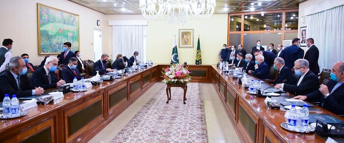 ظریف وهمتای پاکستانی برتلاش مشترک برای صلح منطقه تاکیدکردند