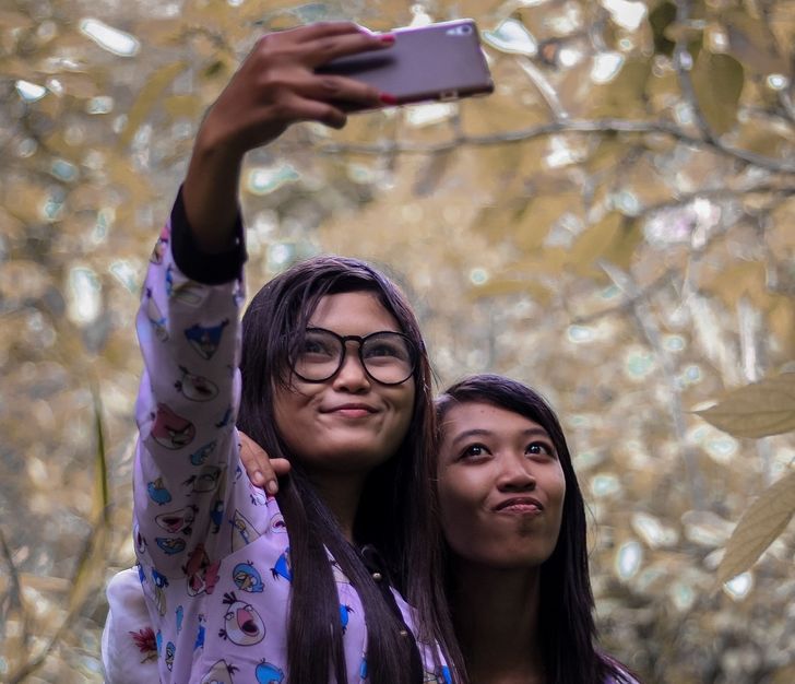 چرا تصویری که از خودمان می‌بینیم با تصویر دیگران از ما متفاوت است؟