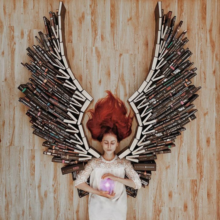 تصاویر خلاقانه دختری که علاقه خود به کتاب را با هنر درآمیخته