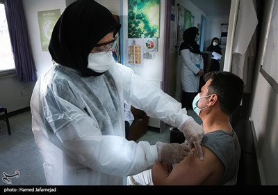 واکسیناسیون کادر درمان و مدافعان سلامت بیمارستان رسول اکرم(ص)علیه ویروس کرونا کووید ۱۹