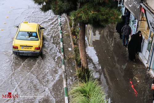عکس/ بارش باران و آبگرفتگی معابر در سبزوار