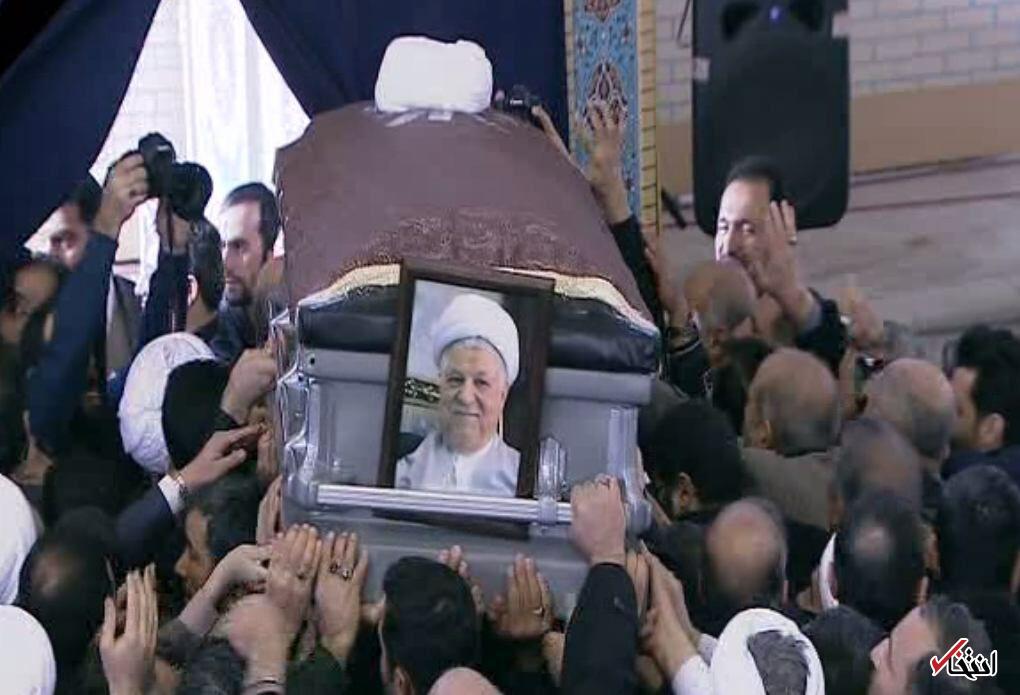 آغاز مراسم تشییع آیت الله هاشمی+تصاویر / اقامه نماز رهبر معظم انقلاب بر پیکر آیت الله هاشمی / آغاز بدرقه پیکر آیت الله به سمت مرقد امام / چشمان اشکبار مردم