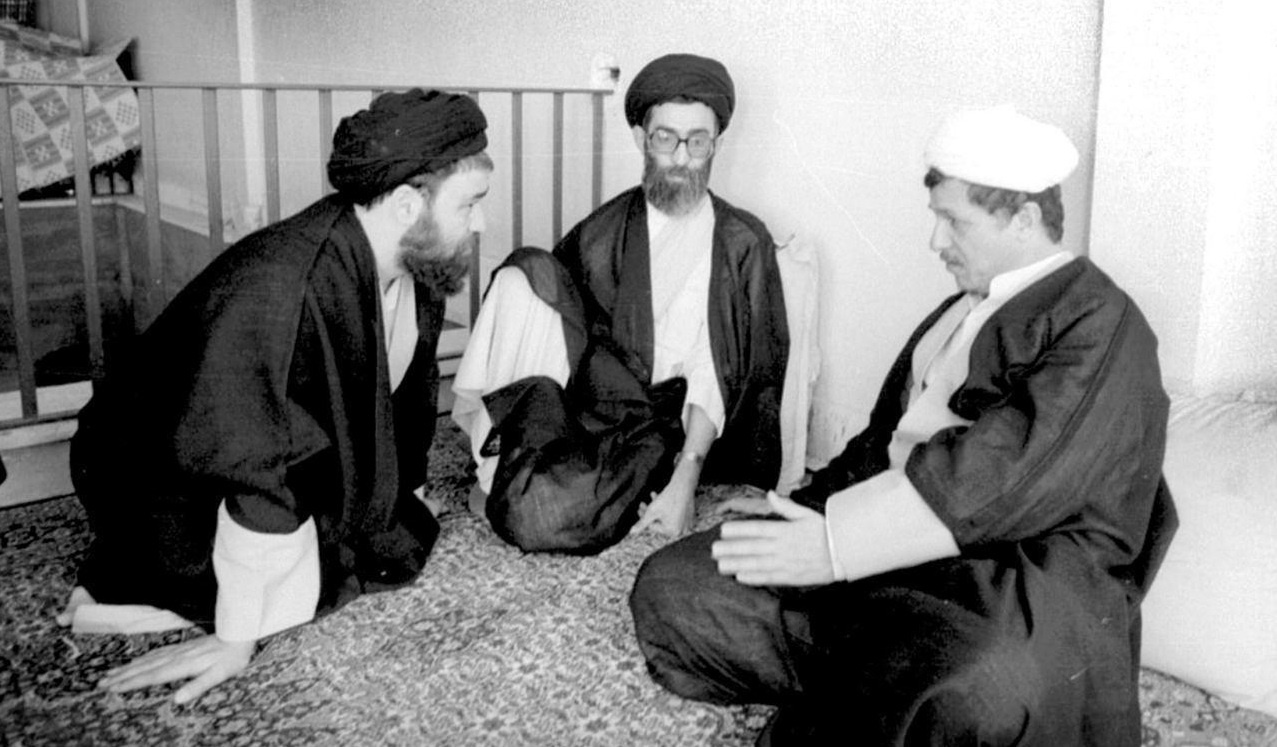 تصویر دیده‌نشده از حضرت آیت‌الله خامنه‌ای، مرحوم هاشمی رفسنجانی و مرحوم حاج سیداحمد خمینی