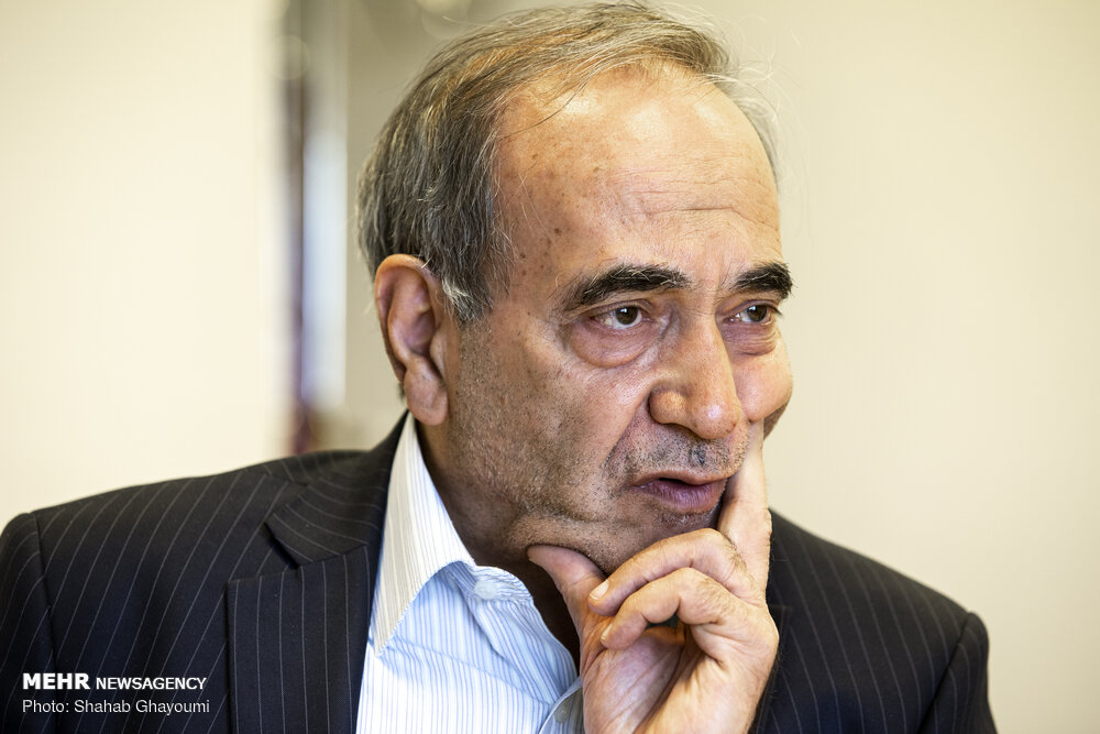 اصلاح‌طلبان باید به میزان نقش خود پاسخگوی عملکرد دولت باشند/ نمی‌خواهم عملکرد دولت را «ماست‌مالی» کنم/ ممکن است با آقای باهنر بتوان بهتر کنار آمد تا آقای واعظی/ نباید طوری در مجلس رفتار شود که اصطکاک بوجود بیاید